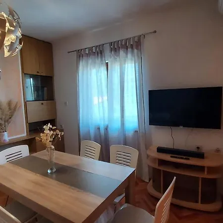Kuca Magnolija * Draga Bašćanska